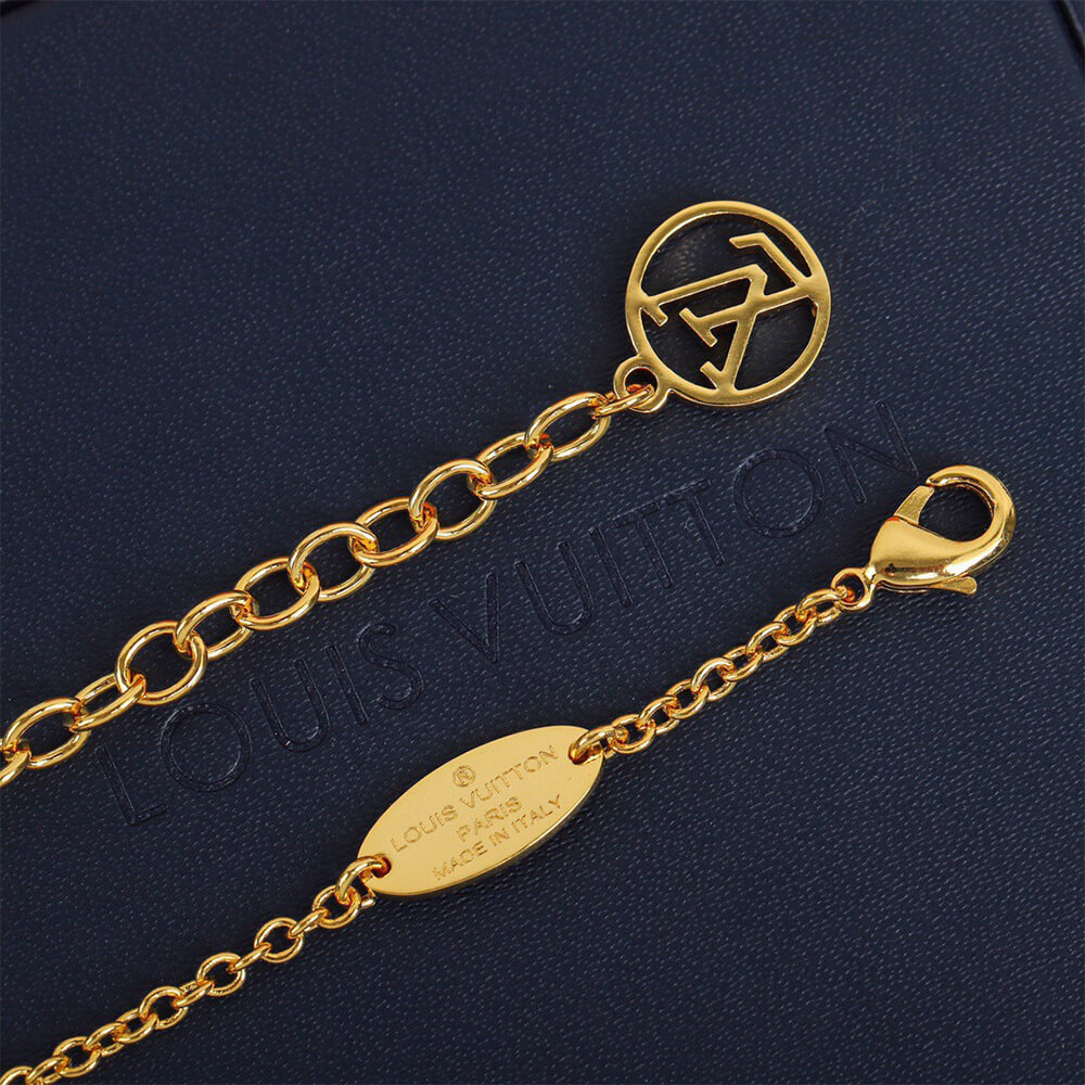 LV Essentianl V Necklace