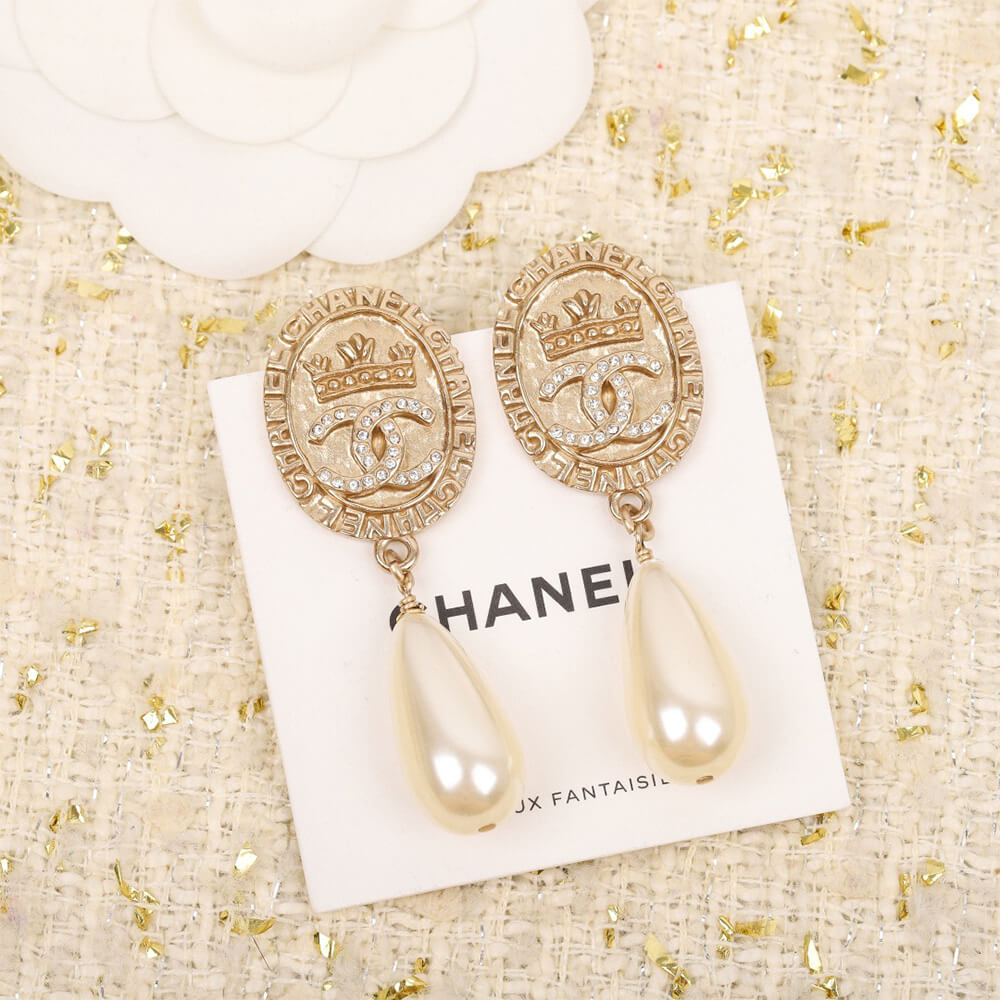 Ch**el PEARL EARRINGS