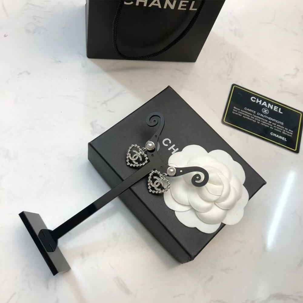 Ch**el D1am0nd EARRINGS