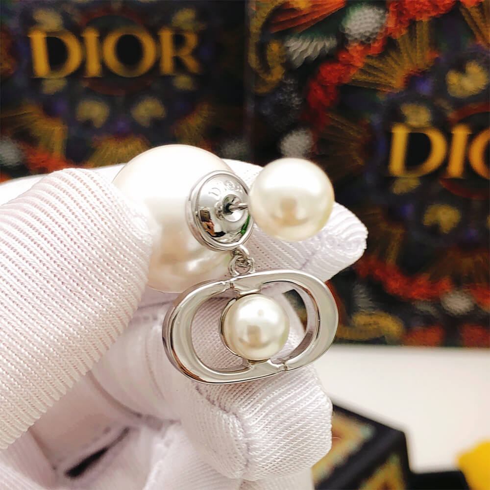 D10r PEARL EARRINGS