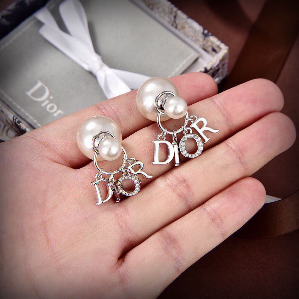 D10r PEARL EARRINGS