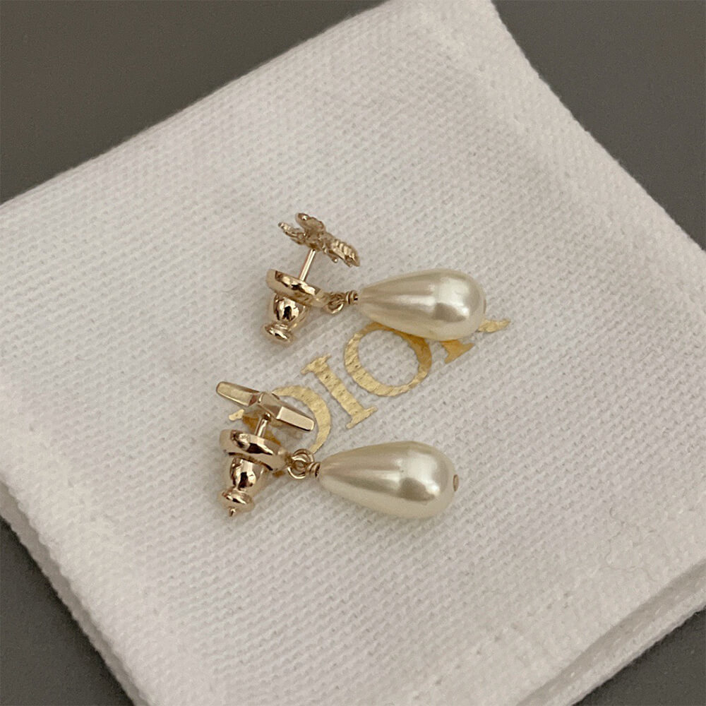 D10r PEARL EARRINGS