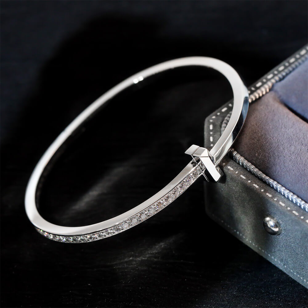 T*f*ny T 1 Narrow D1am0nd Hinged Bangle