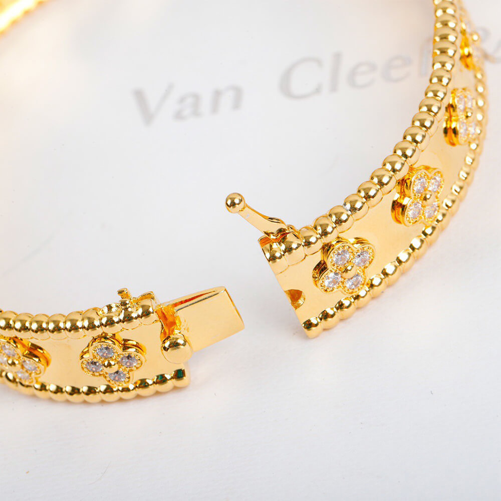 V*n Cl**f & Arpels Perlée clovers bracelet, medium model