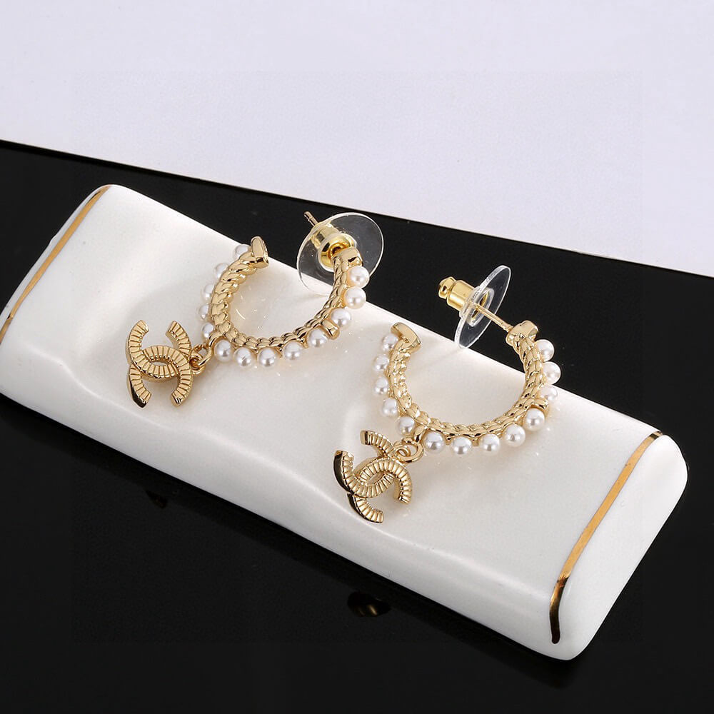 Ch**el PEARL EARRINGS