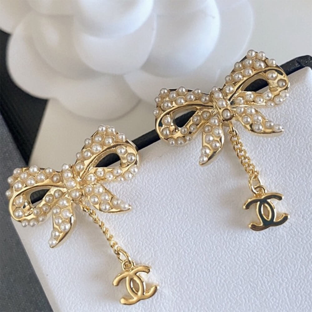 Ch**el PEARL EARRINGS
