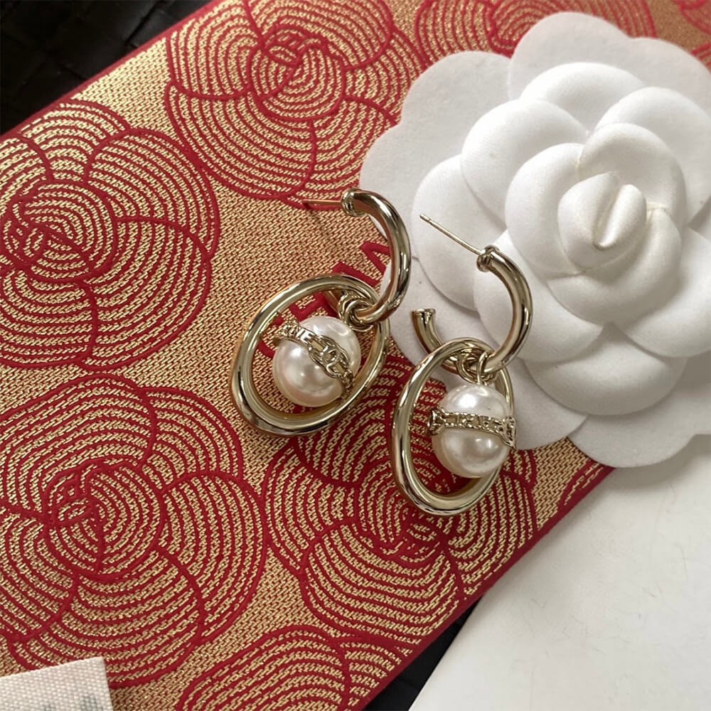 Ch**el PEARL EARRINGS