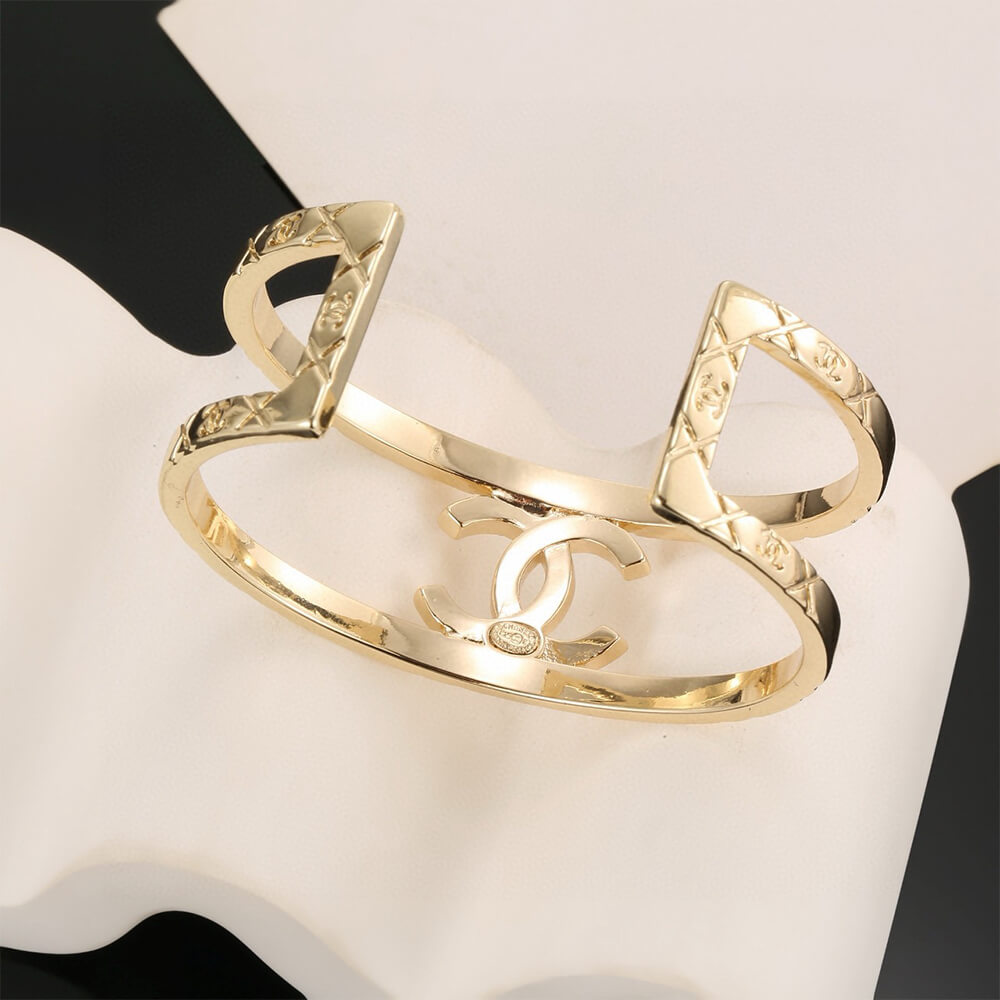 Ch**el bracelet