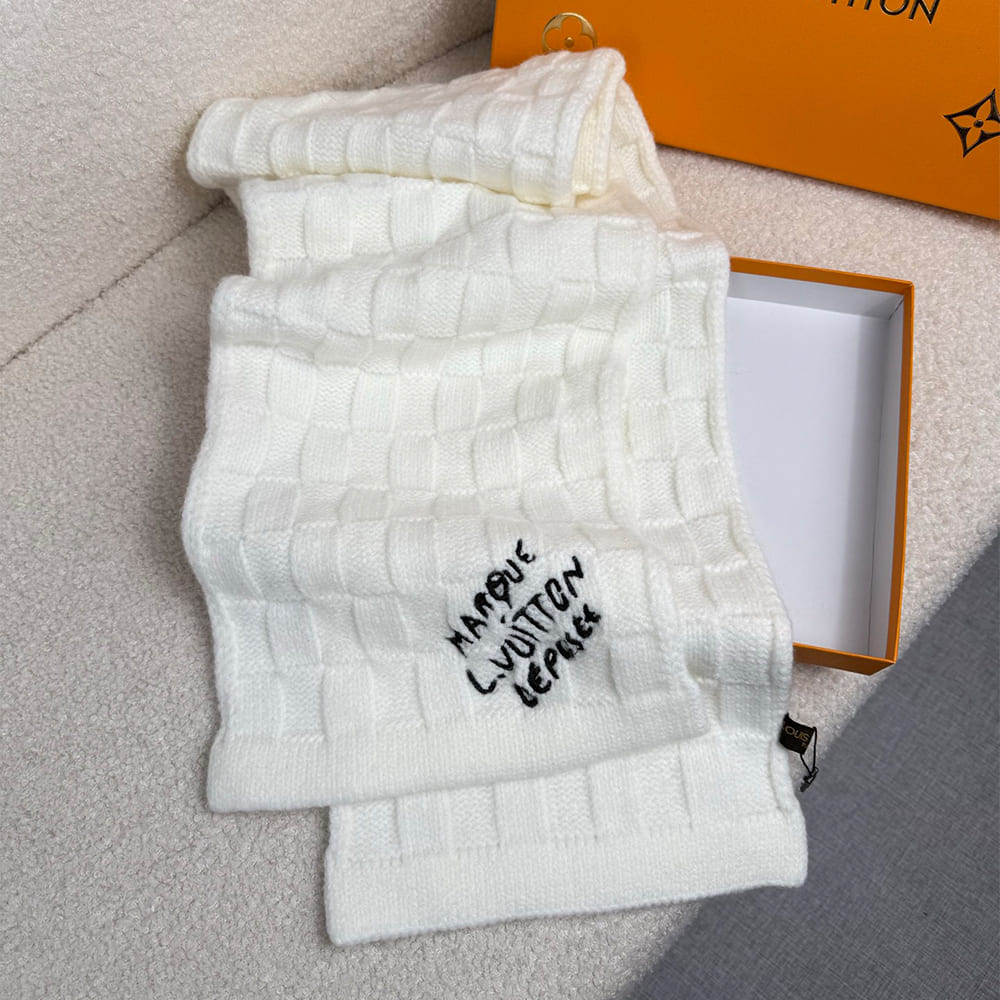 LV Damier Snug Scarf