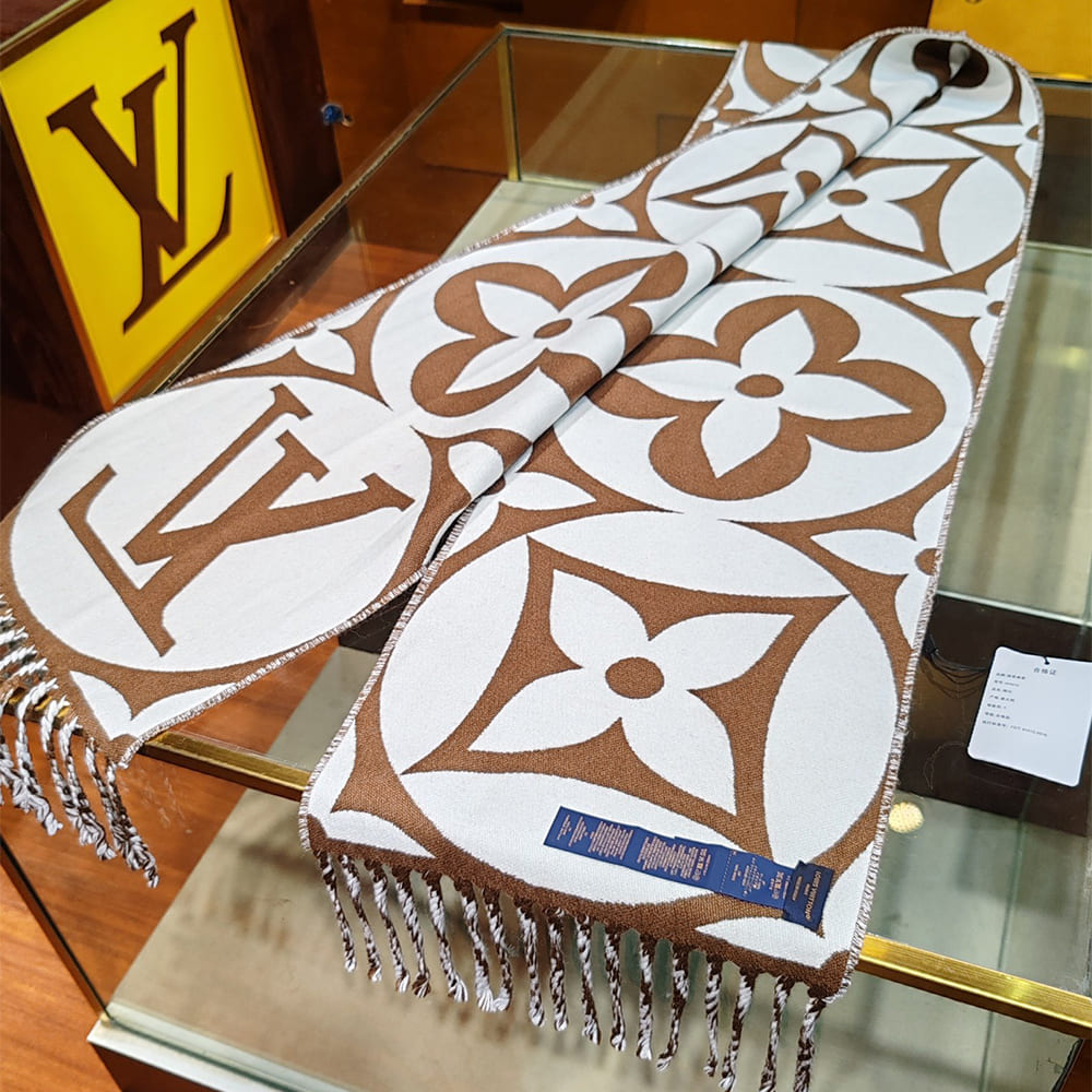 LV MEDALLION Scarf