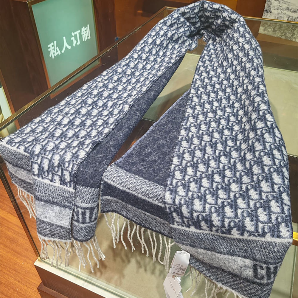 D10r Printed scarf