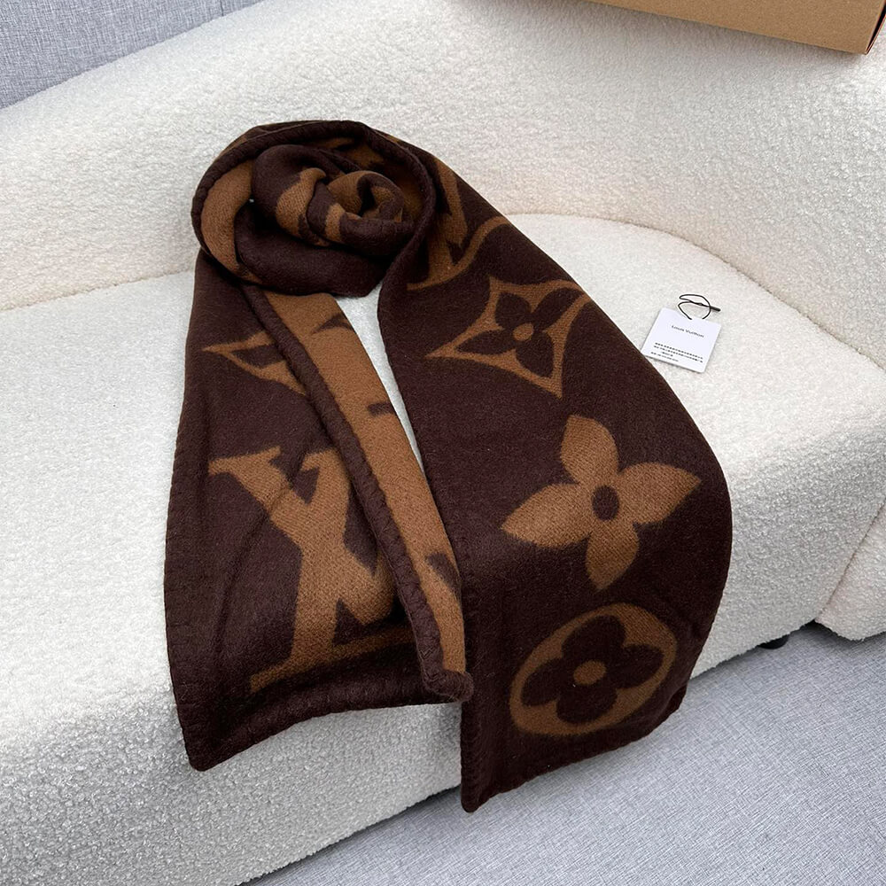 LV sweet dream Scarf