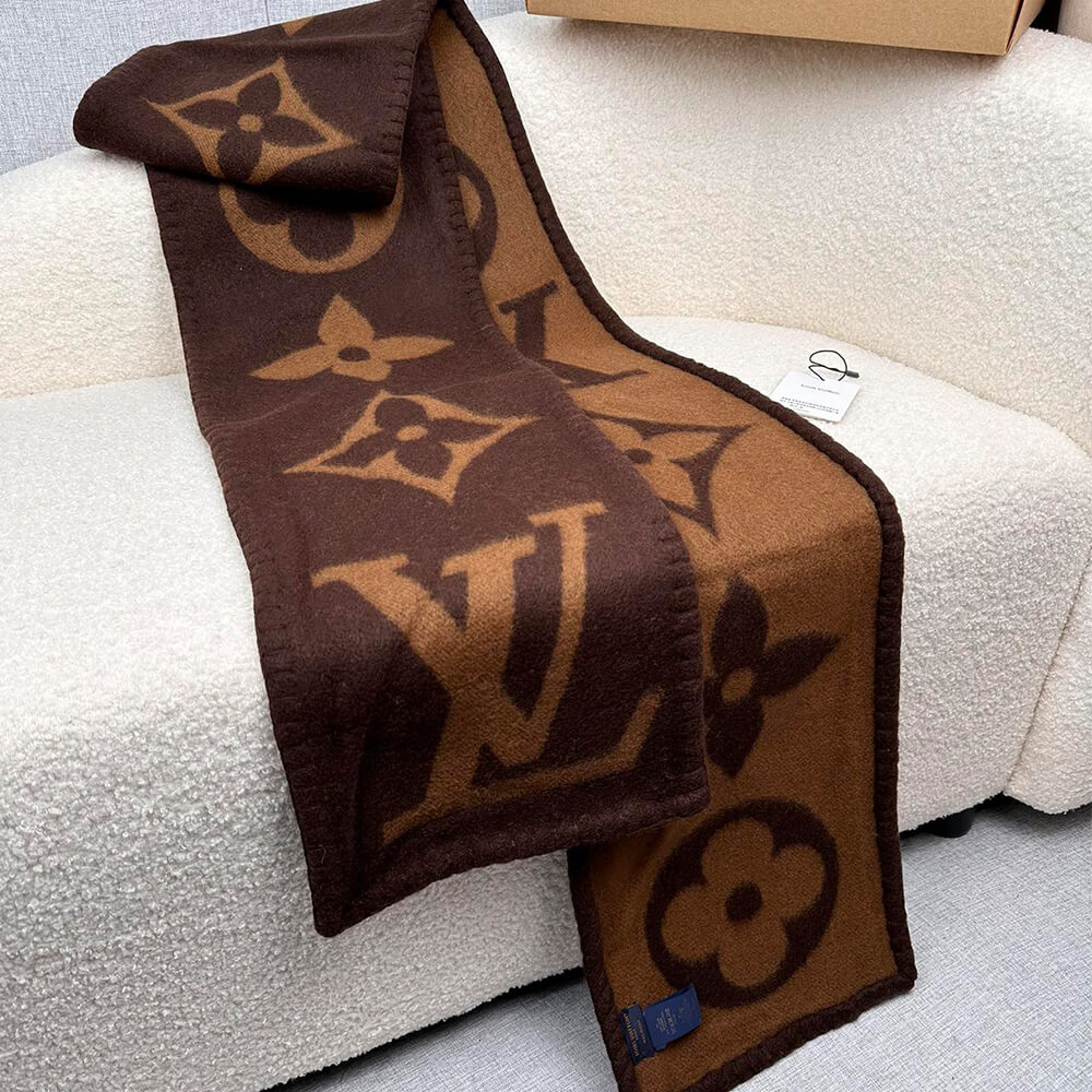 LV sweet dream Scarf