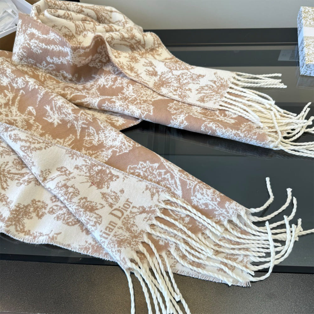 D10r Cashmere Knit Scarves