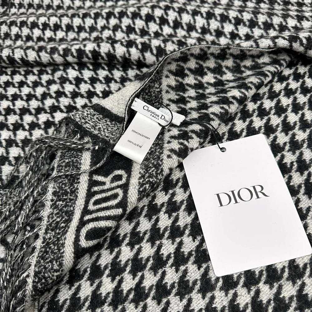 D10r Knit Scarves