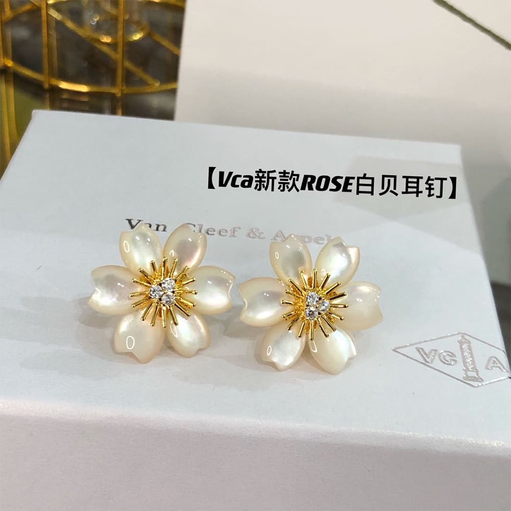 VCA Rose de No?l Earrings