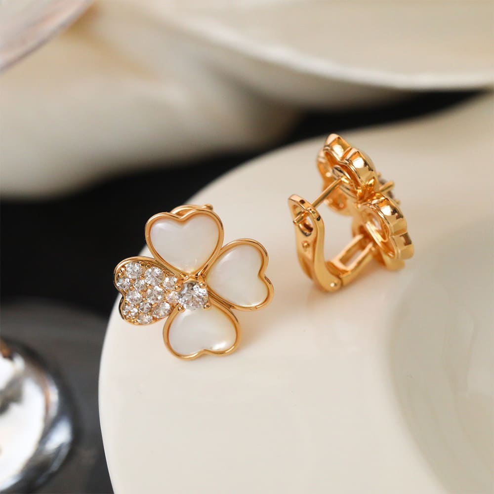 VCA Cosmos D1am0nd Mother Of Pearl Earrings