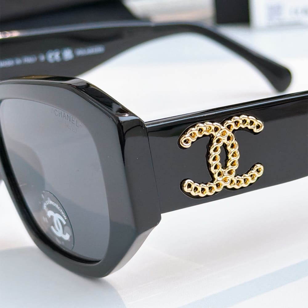 Ch**el Rectangle Sunglasses
