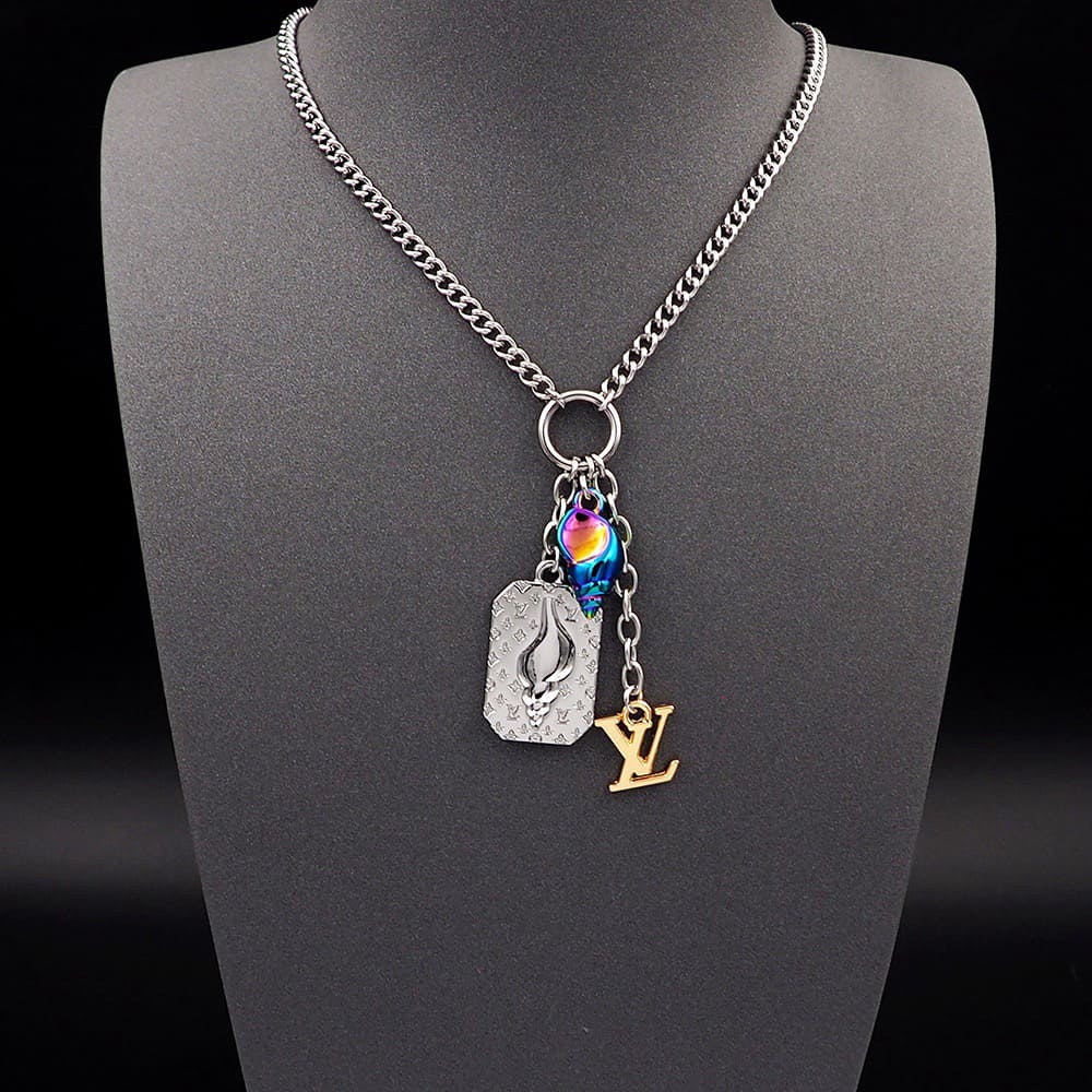 LV SHELL Necklace