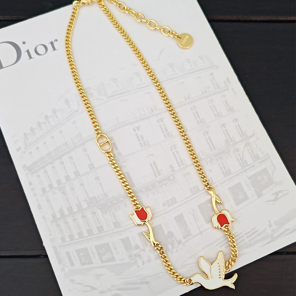 D10r Daisy necklace