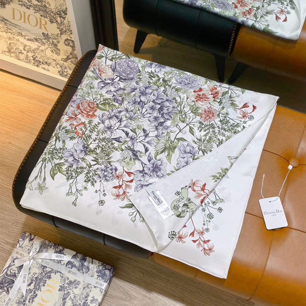 D10r D-Floral 90 square scarf