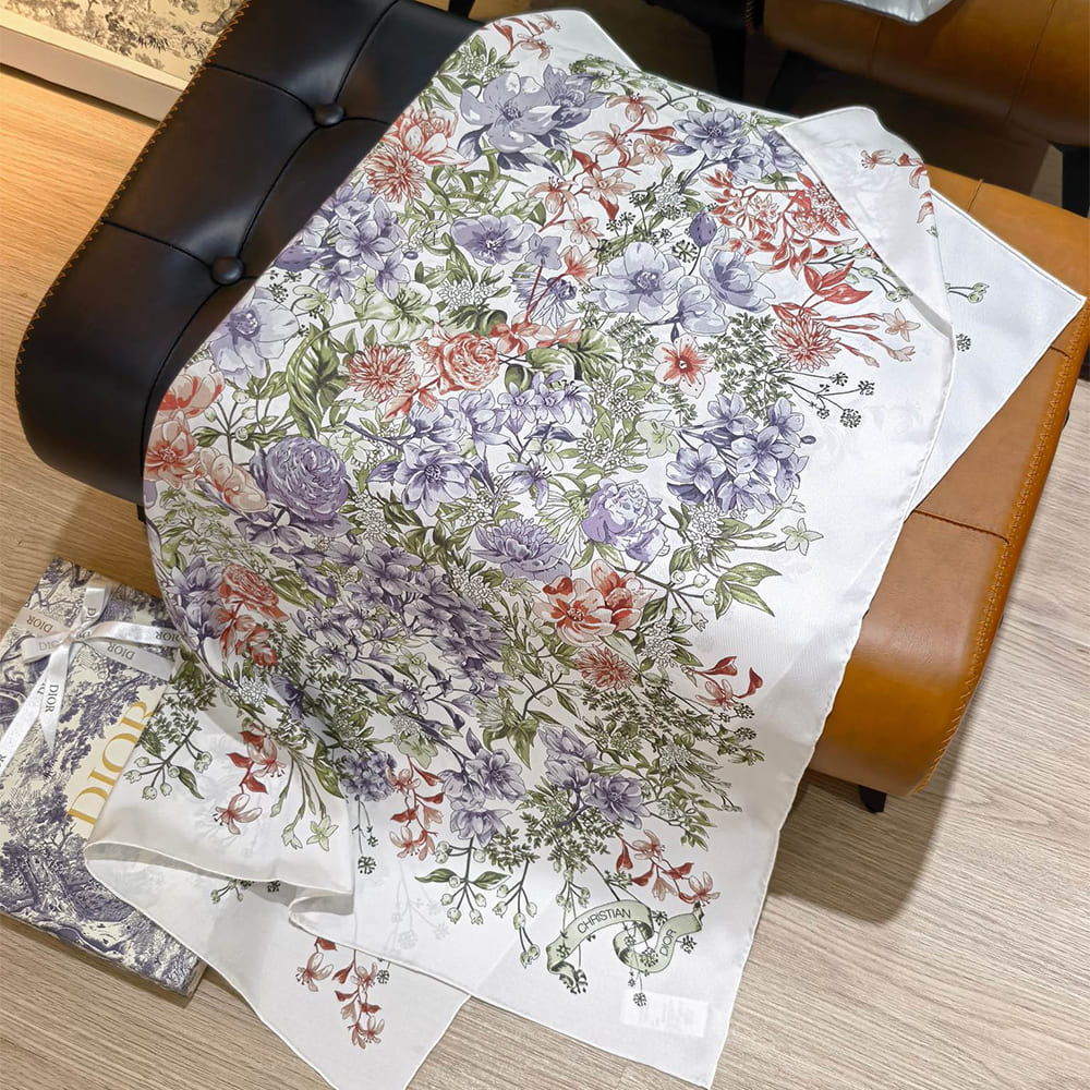 D10r D-Floral 90 square scarf