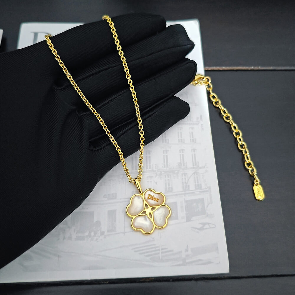 D10r necklace