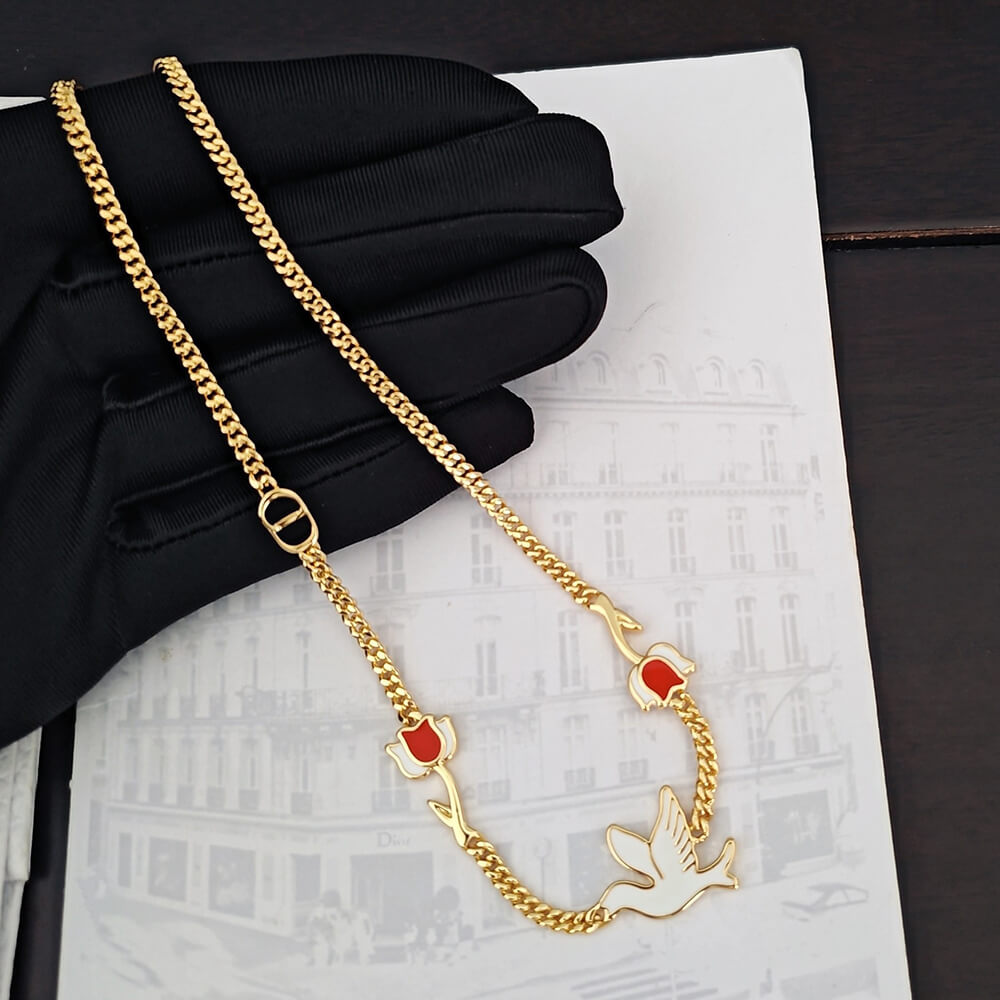 D10r Daisy necklace