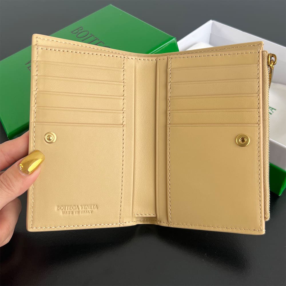 Intrecciato Medium Bi-Fold Wallet(HIGH-END GRADE)