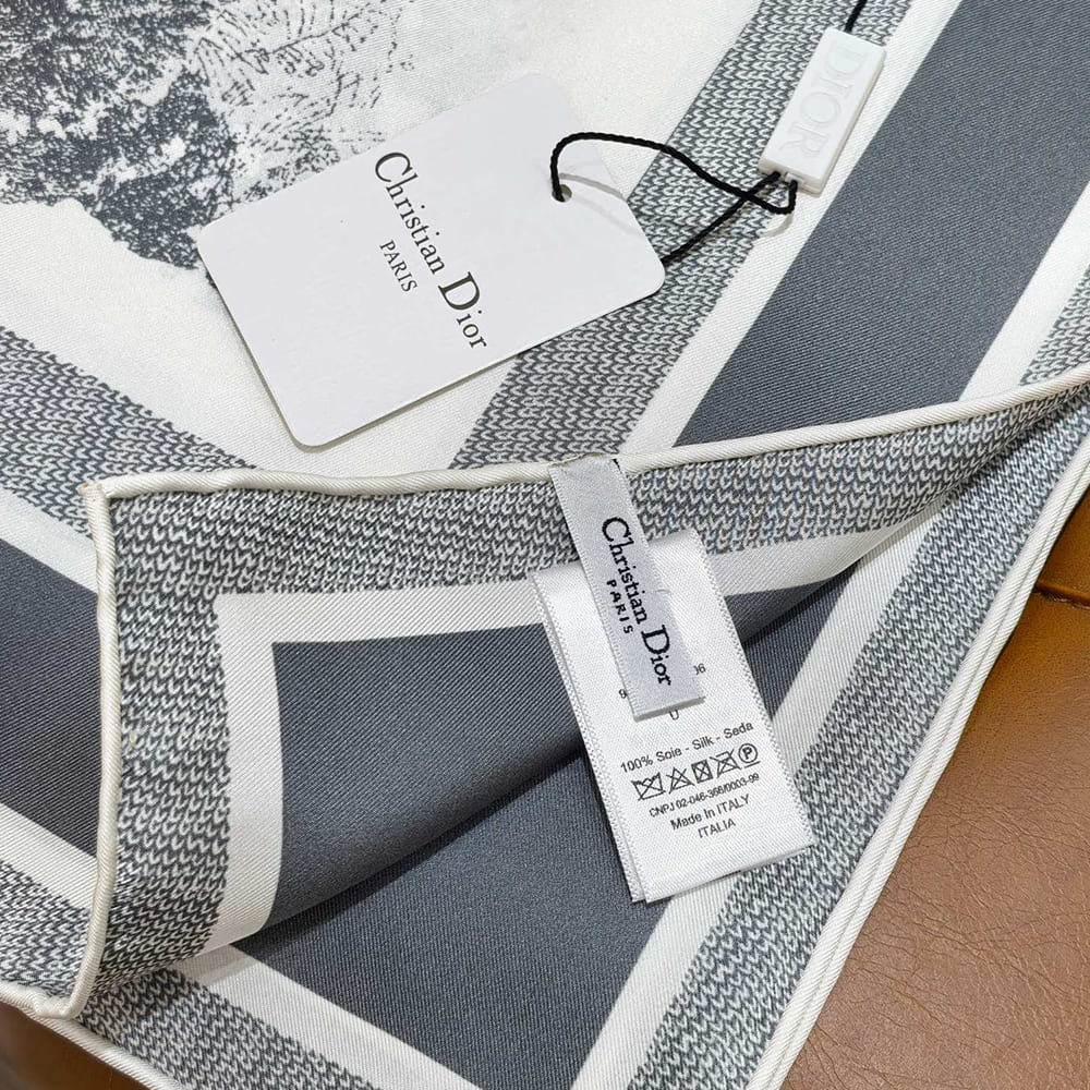 D10r Toile de Jouy Sauvage 90 Square Scarf