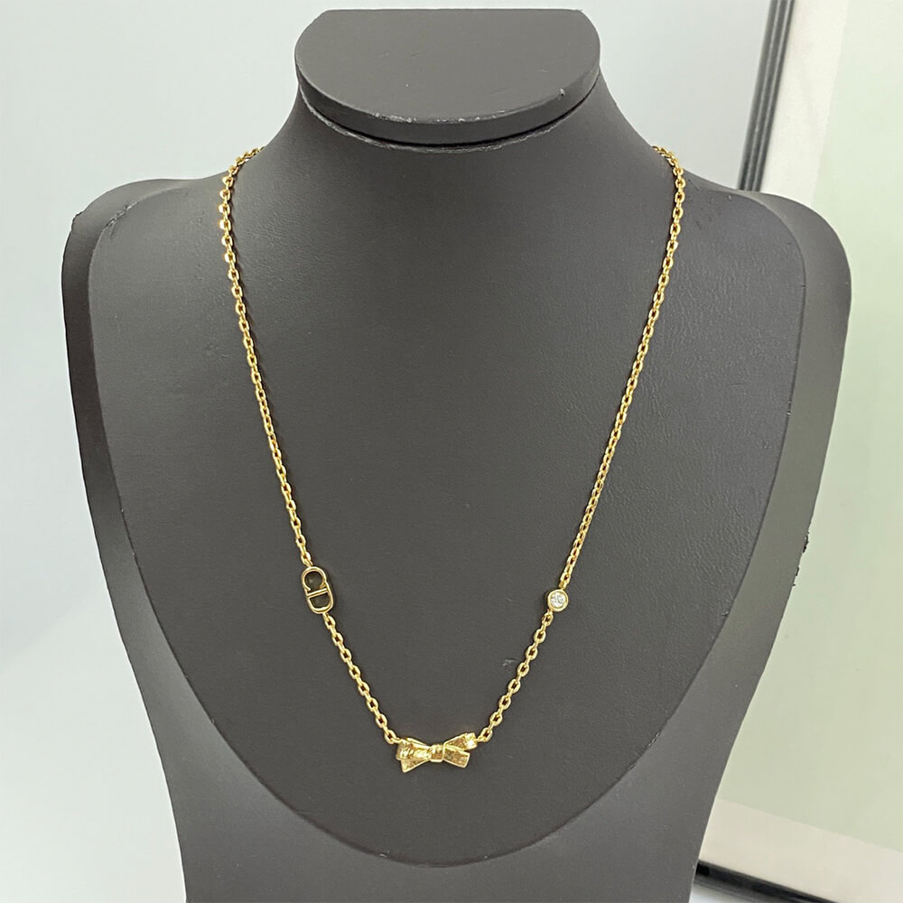 D10r Daisy necklace