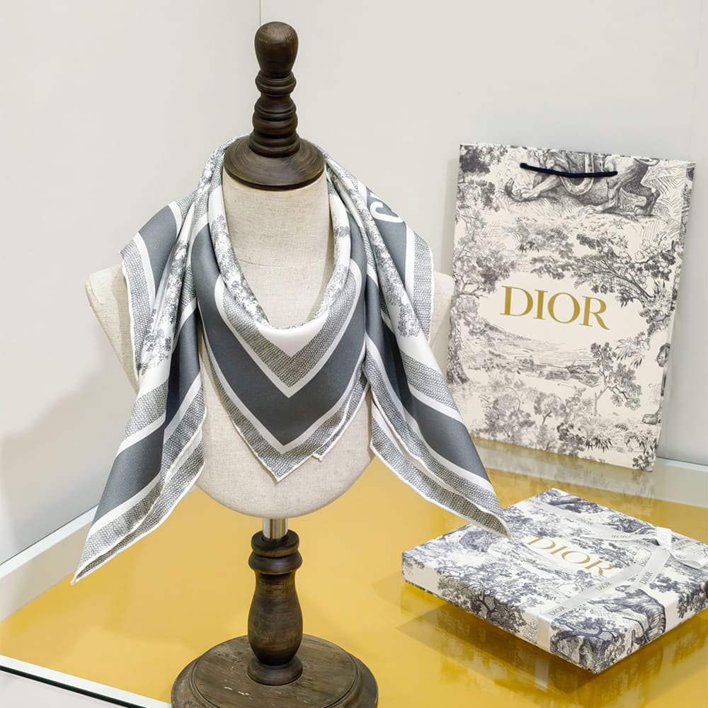 D10r Toile de Jouy Sauvage 90 Square Scarf