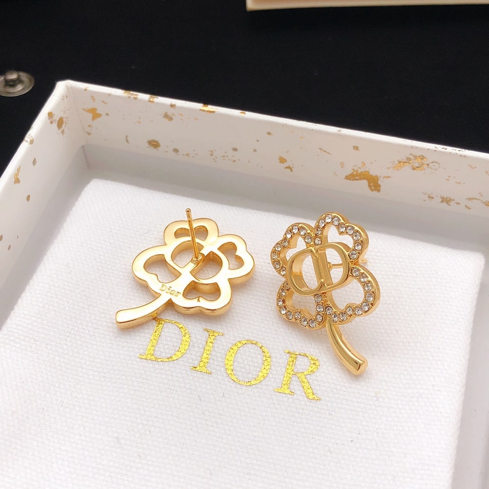 D10r CD Shiny Clover Earrings