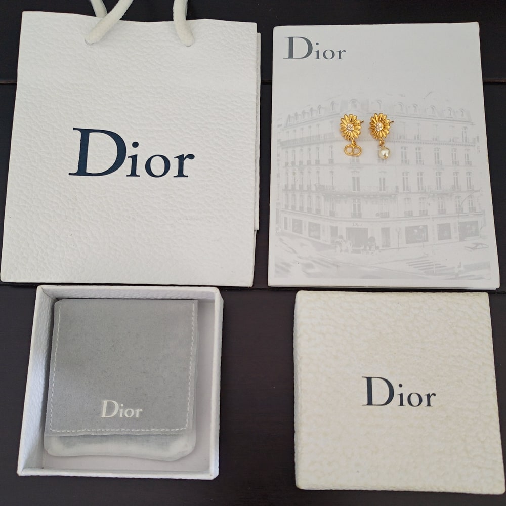 D10r Multi Flowers Hoop Earrings