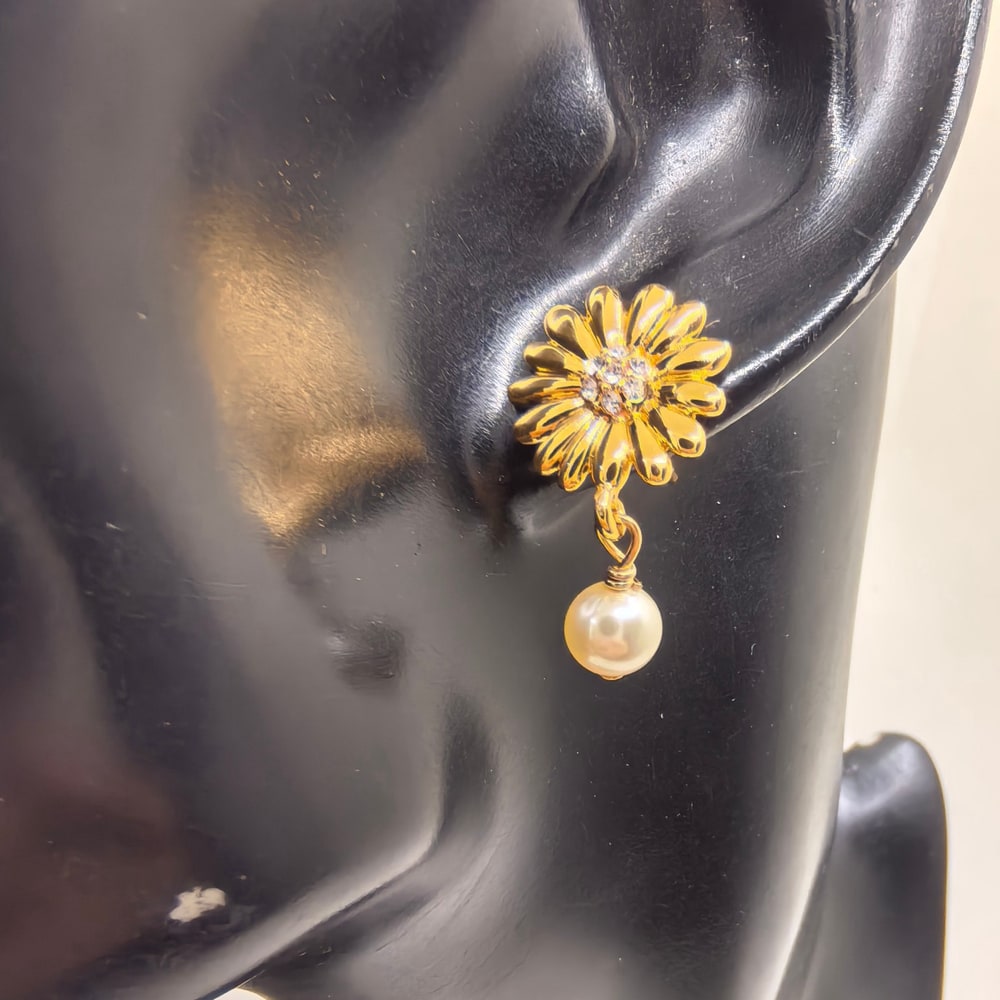 D10r Multi Flowers Hoop Earrings