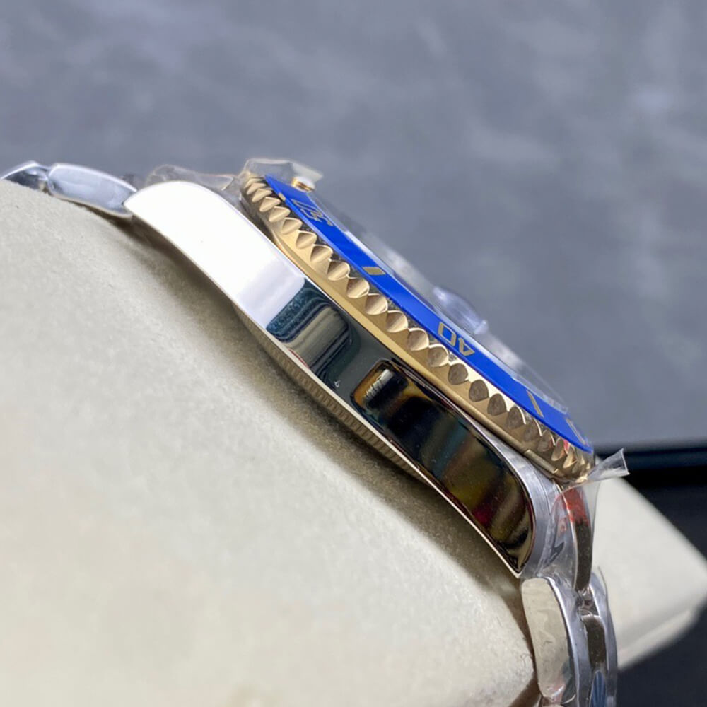 R01ex Submariner Date