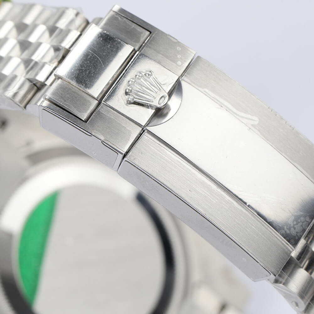 R01ex Submariner Date