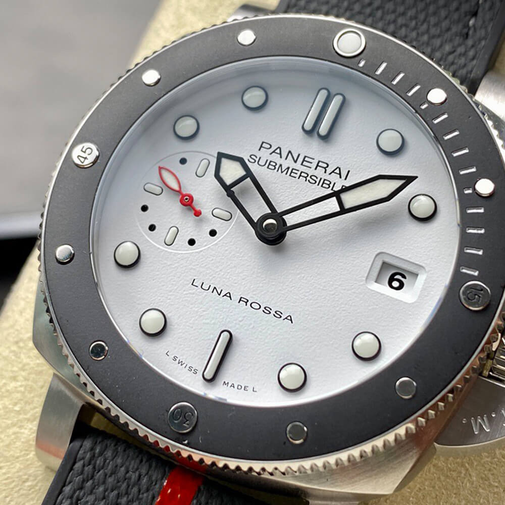 Pa*e*a1 Submersible Luna Rossa