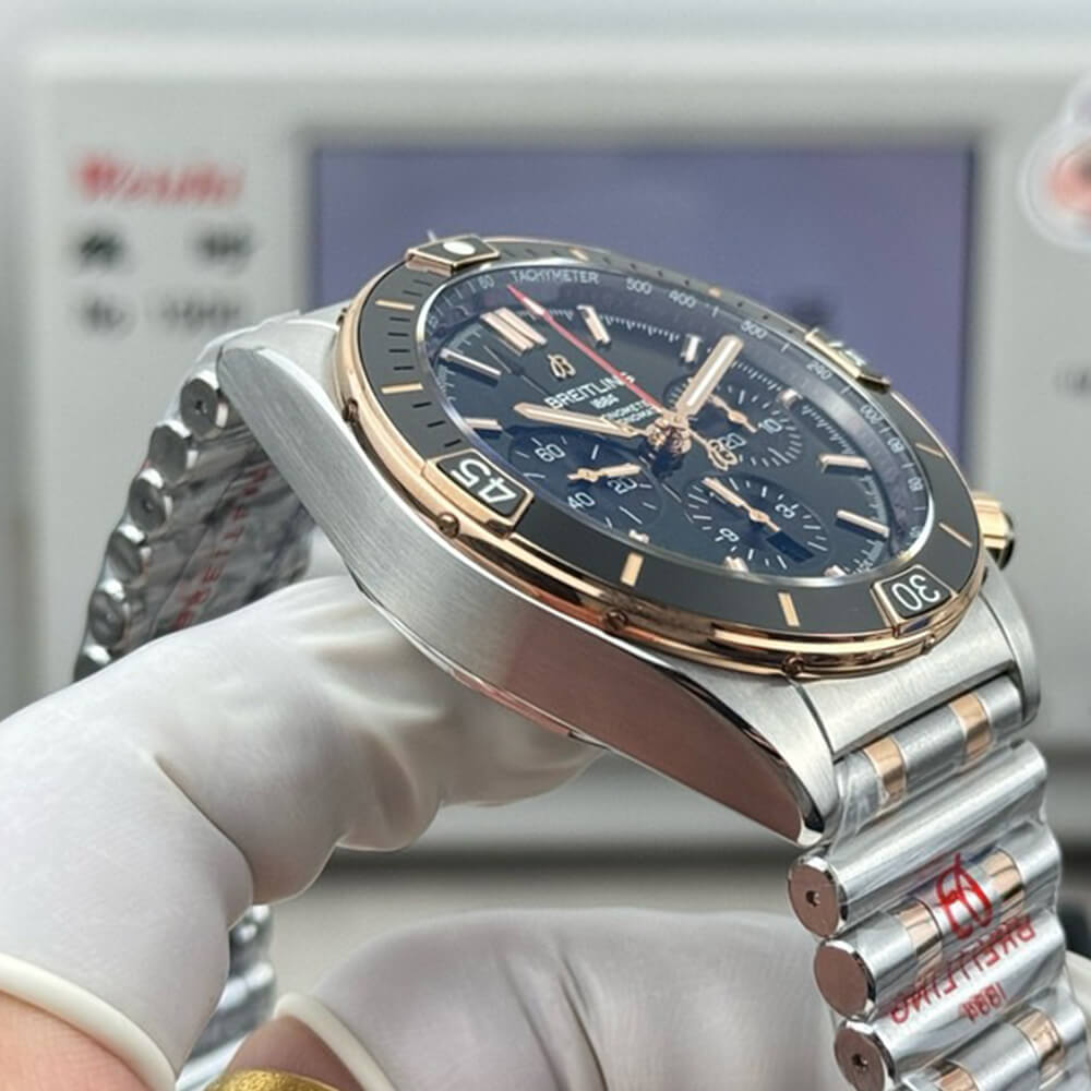 Breitling S*per Chronomat B01 44