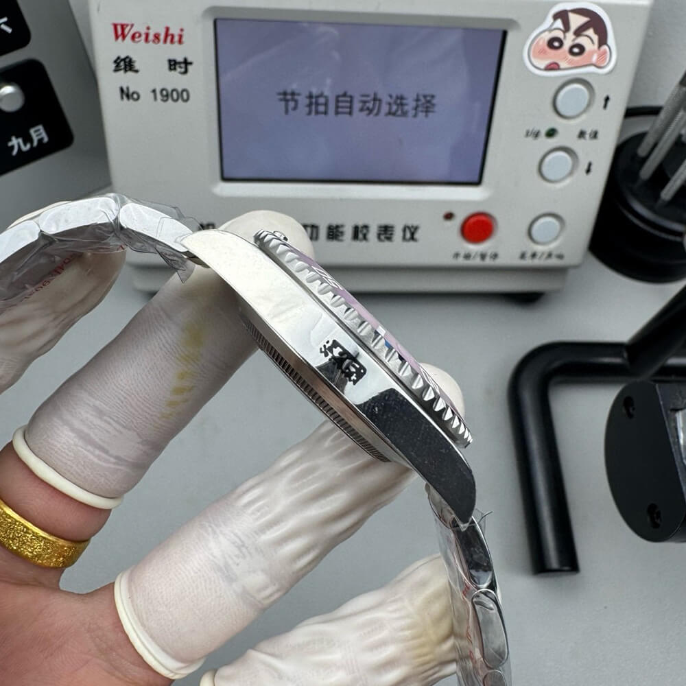 R01ex Submariner Labubu