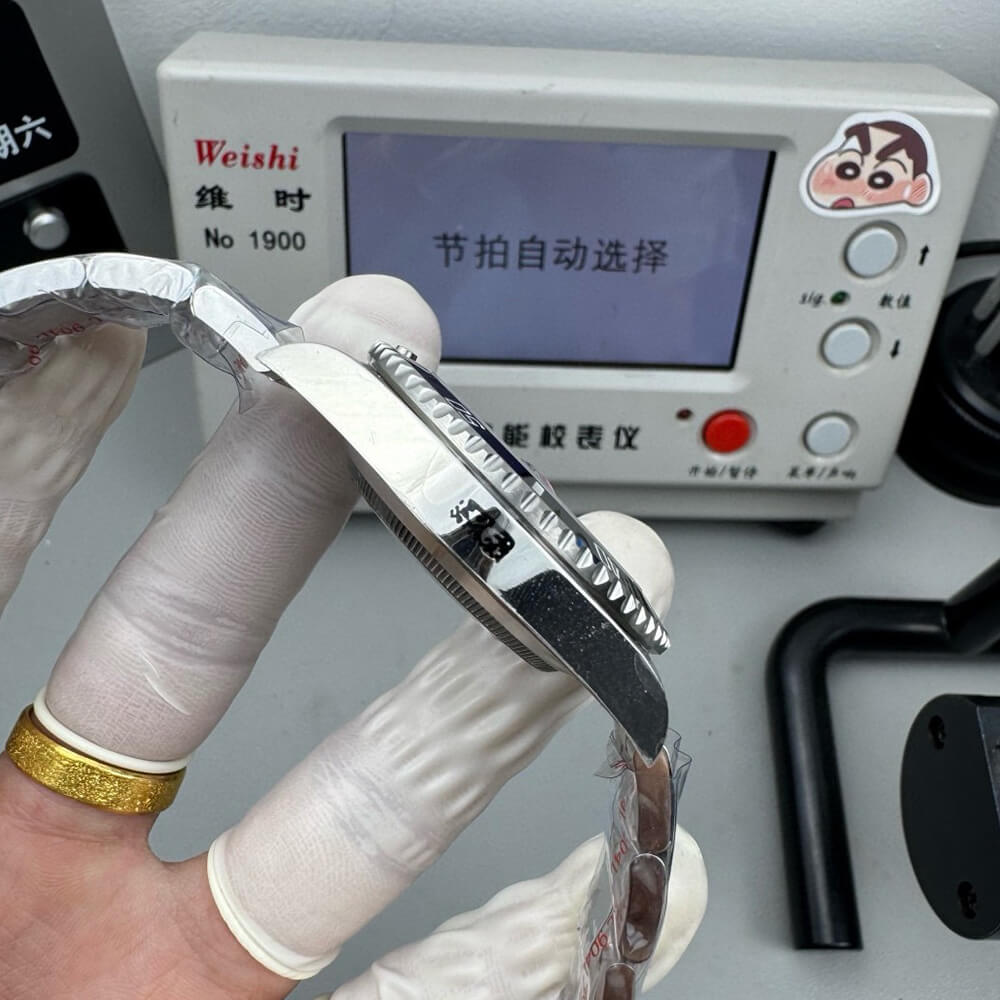 R01ex Submariner Labubu