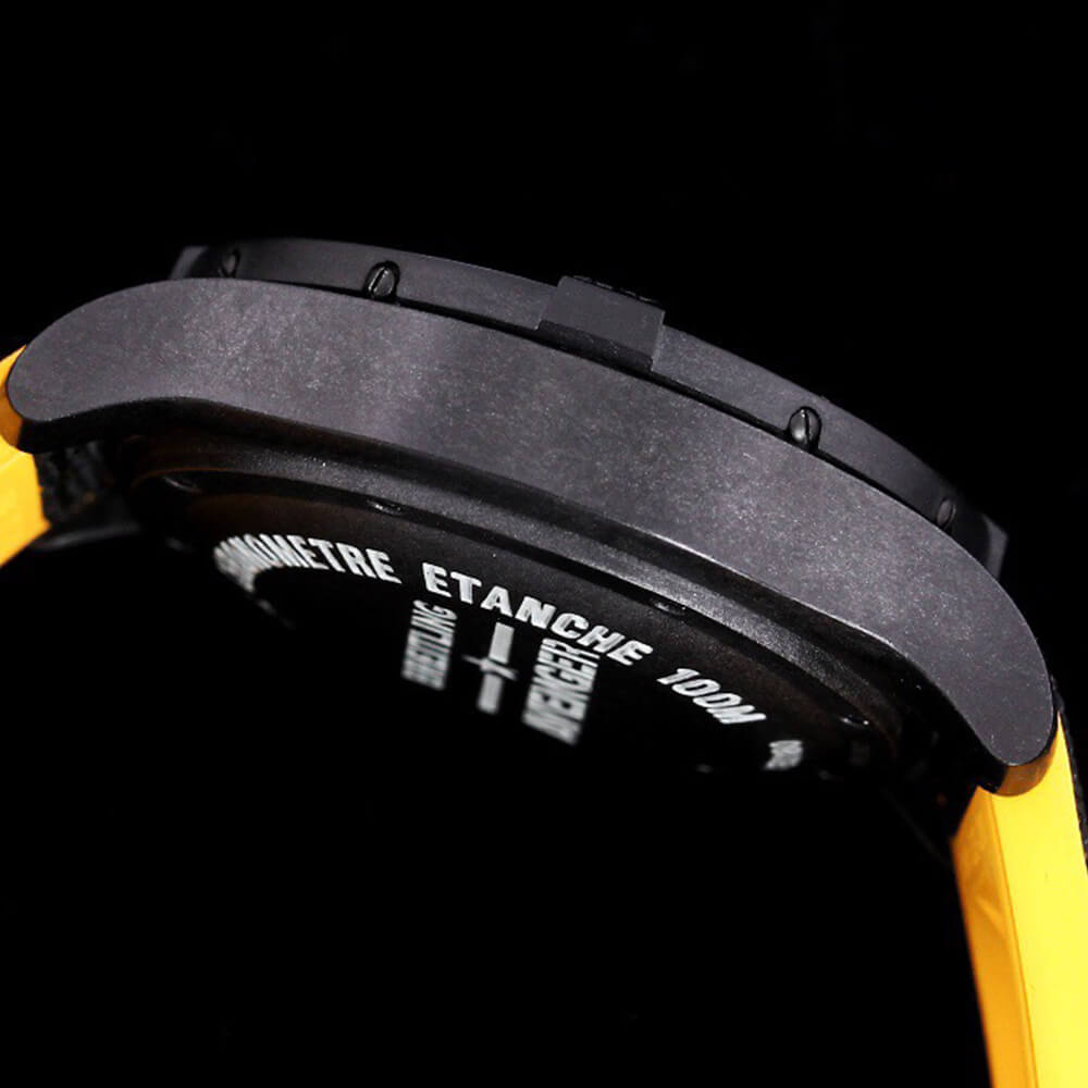 Breitling Avenger 45