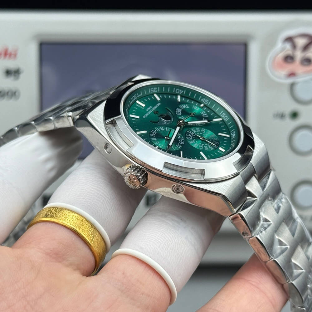 Vacheron C0nstan1n Overseas Chronograph