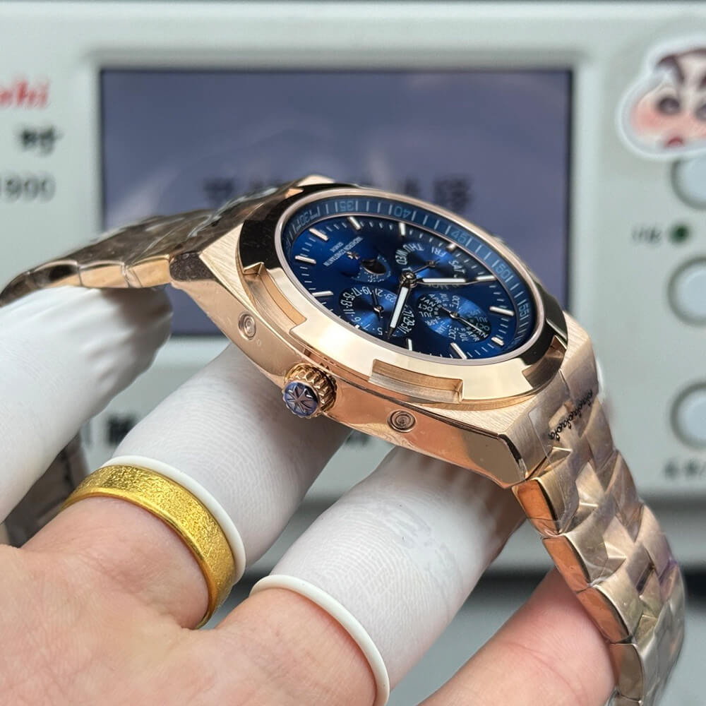 Vacheron C0nstan1n Overseas Chronograph