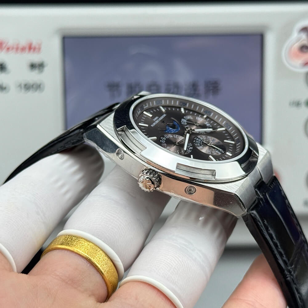 Vacheron C0nstan1n Overseas Chronograph