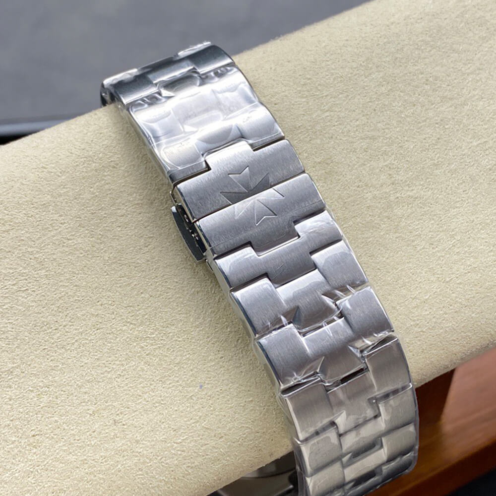 Vacheron C0nstan1n Overseas dual time