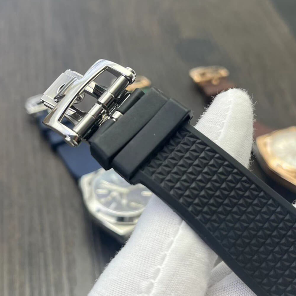 Vacheron C0nstan1n Overseas dual time