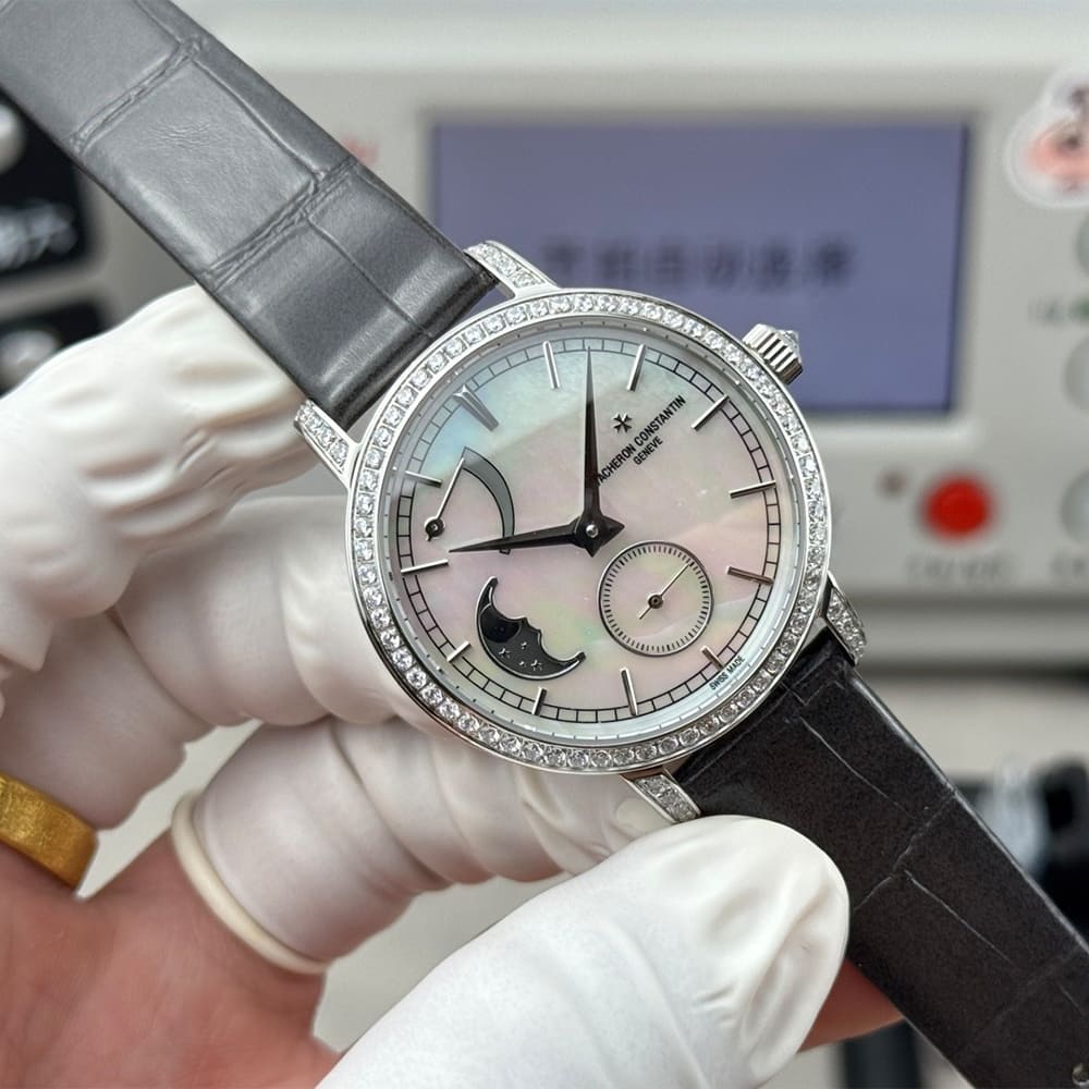 Vacheron C0nstan1n Traditionnelle Moon phase