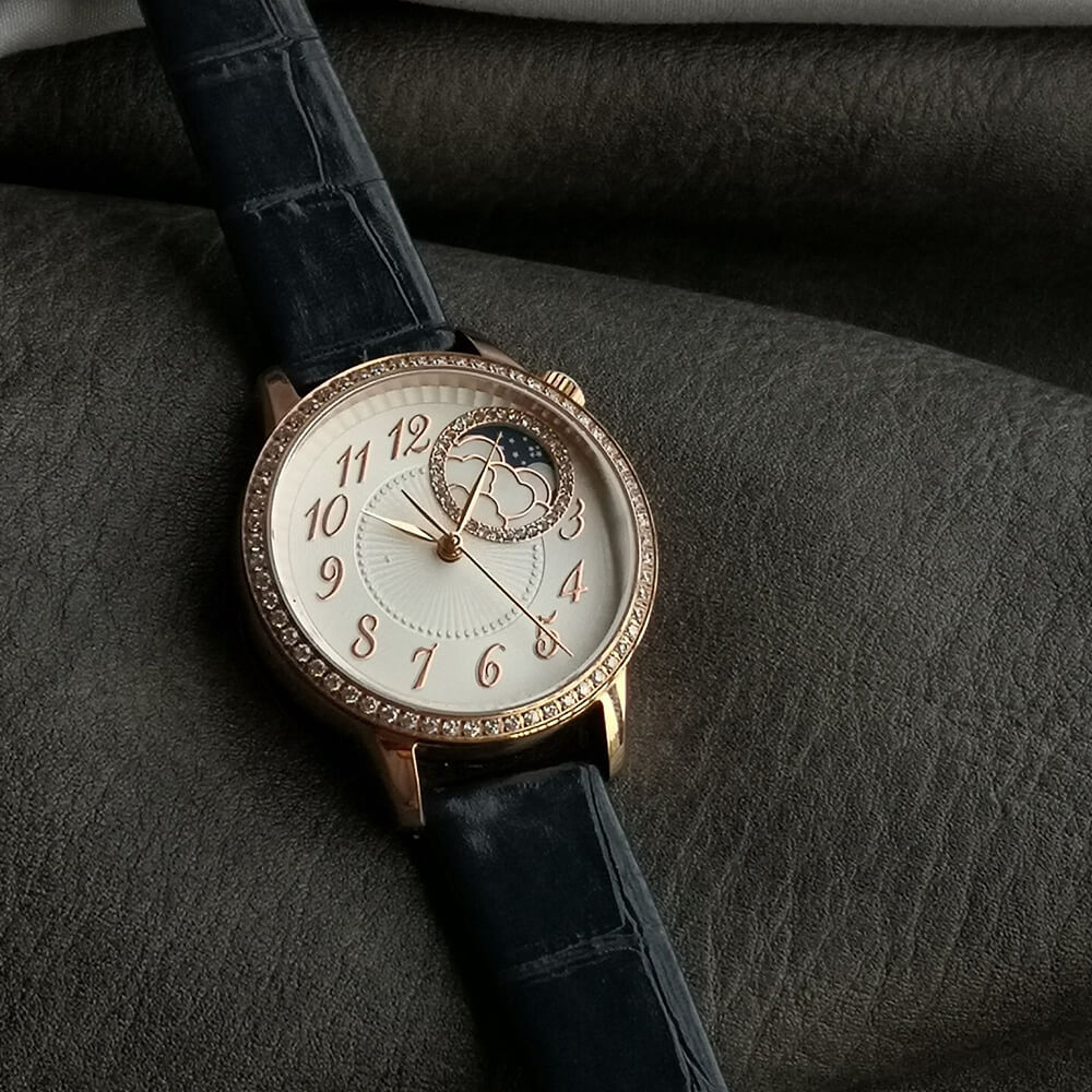 Vacheron C0nstan1n Egerie Moon phase