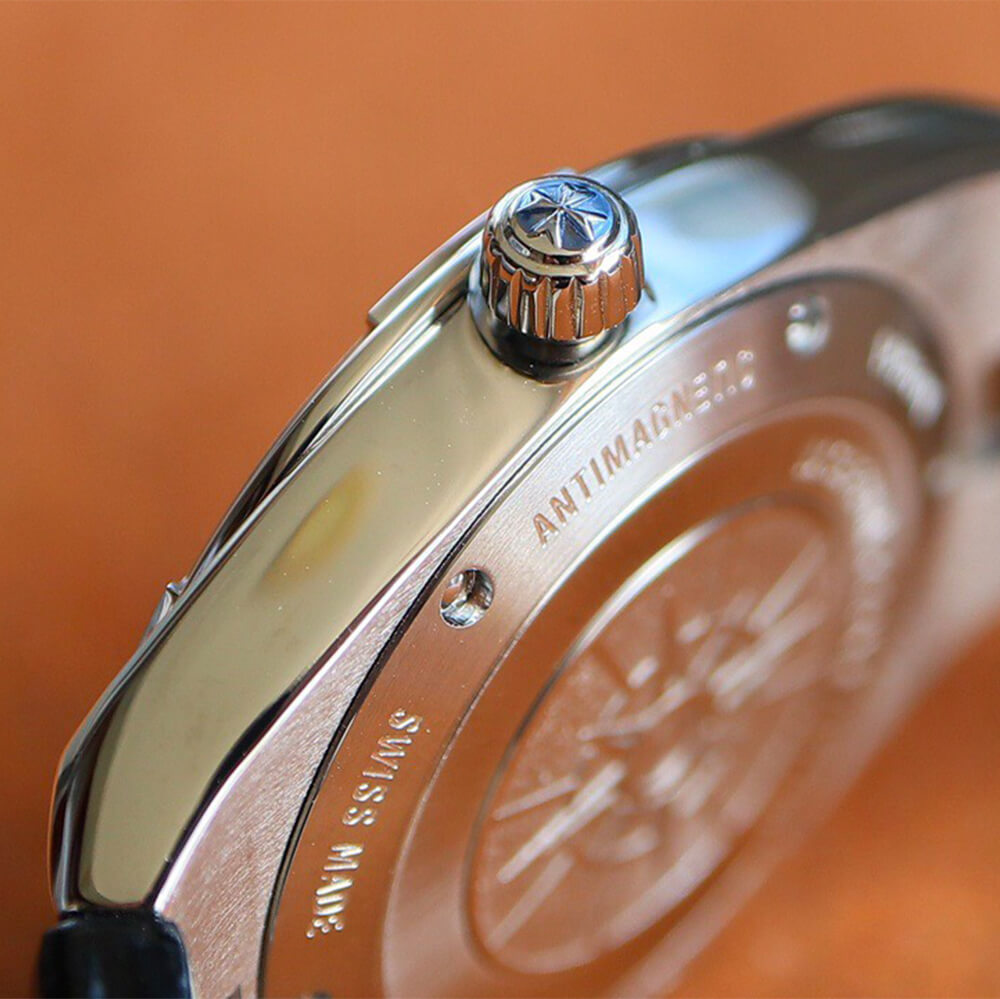 Vacheron C0nstan1n Overseas Self-winding
